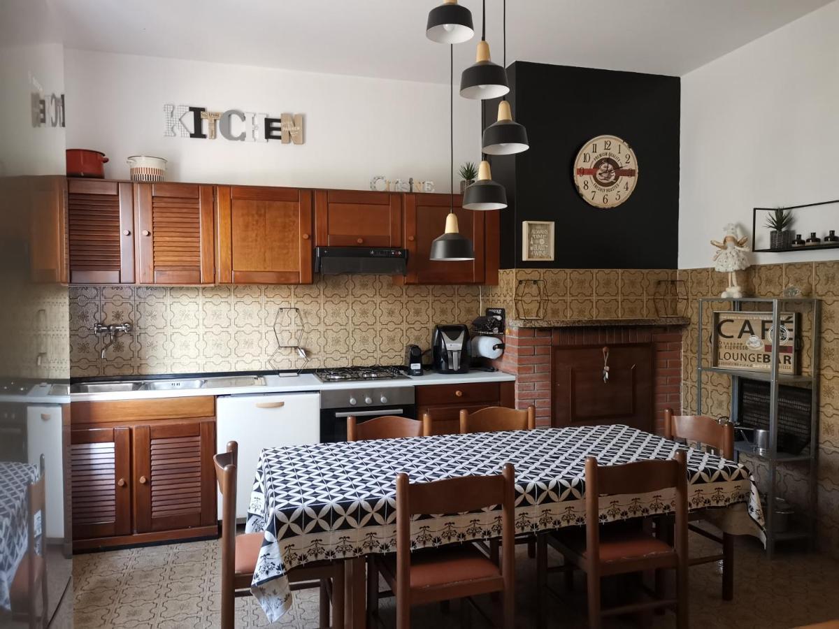 Villa Flora Affittacamere Luni Buitenkant foto