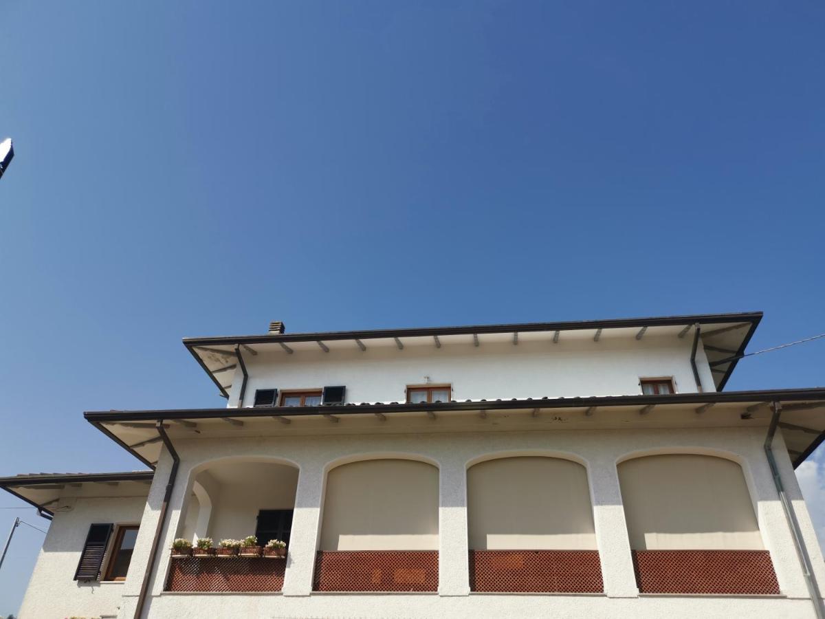 Villa Flora Affittacamere Luni Buitenkant foto