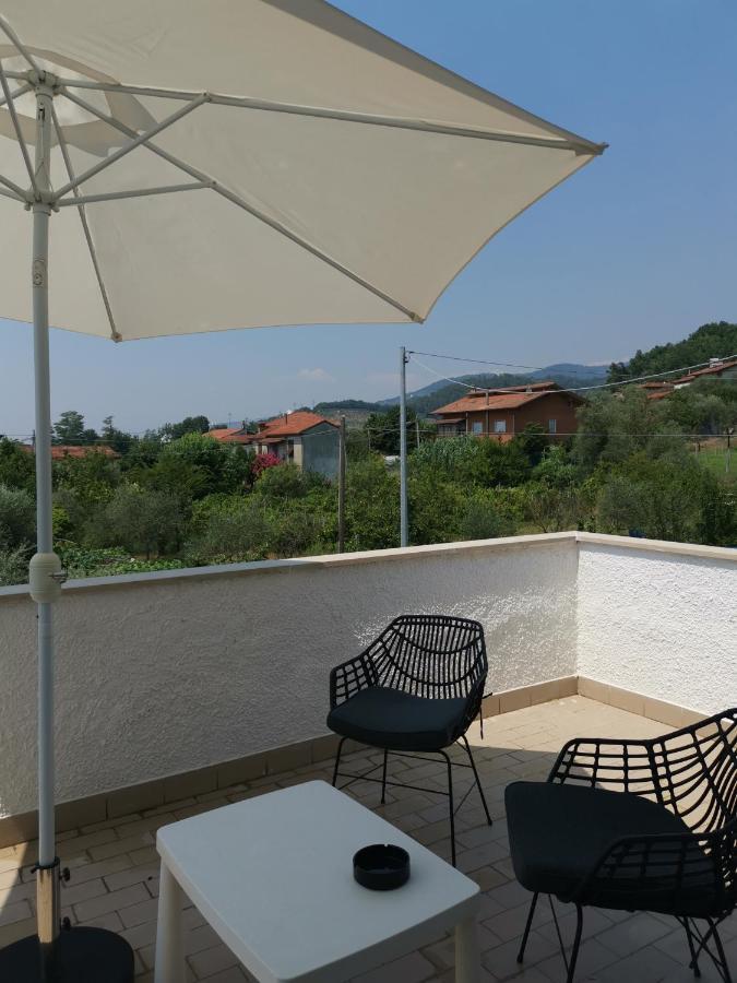 Villa Flora Affittacamere Luni Buitenkant foto