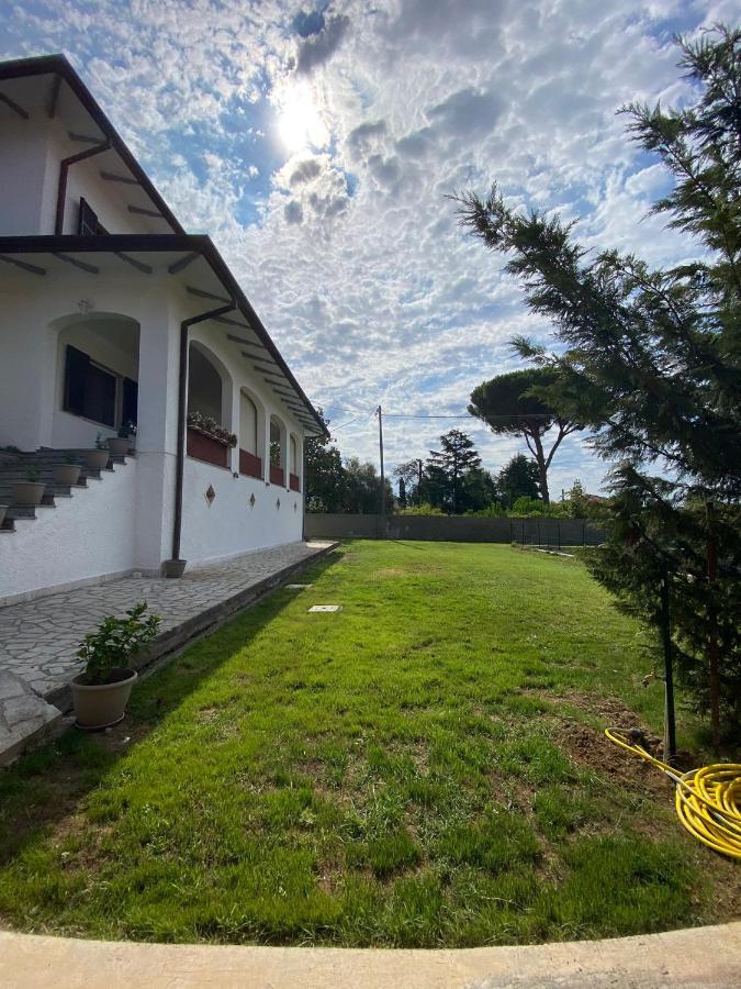 Villa Flora Affittacamere Luni Buitenkant foto