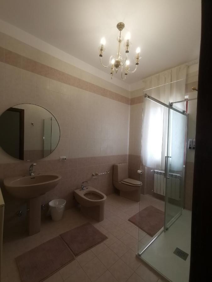 Villa Flora Affittacamere Luni Buitenkant foto