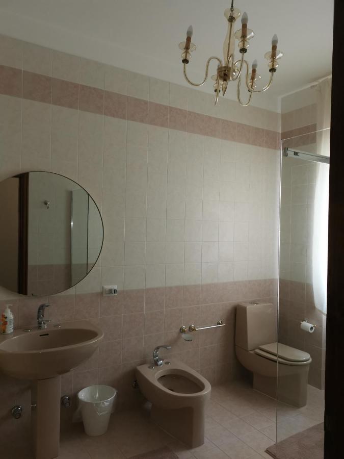 Villa Flora Affittacamere Luni Buitenkant foto