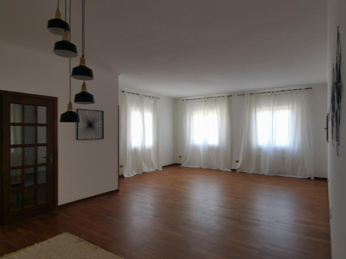 Villa Flora Affittacamere Luni Buitenkant foto