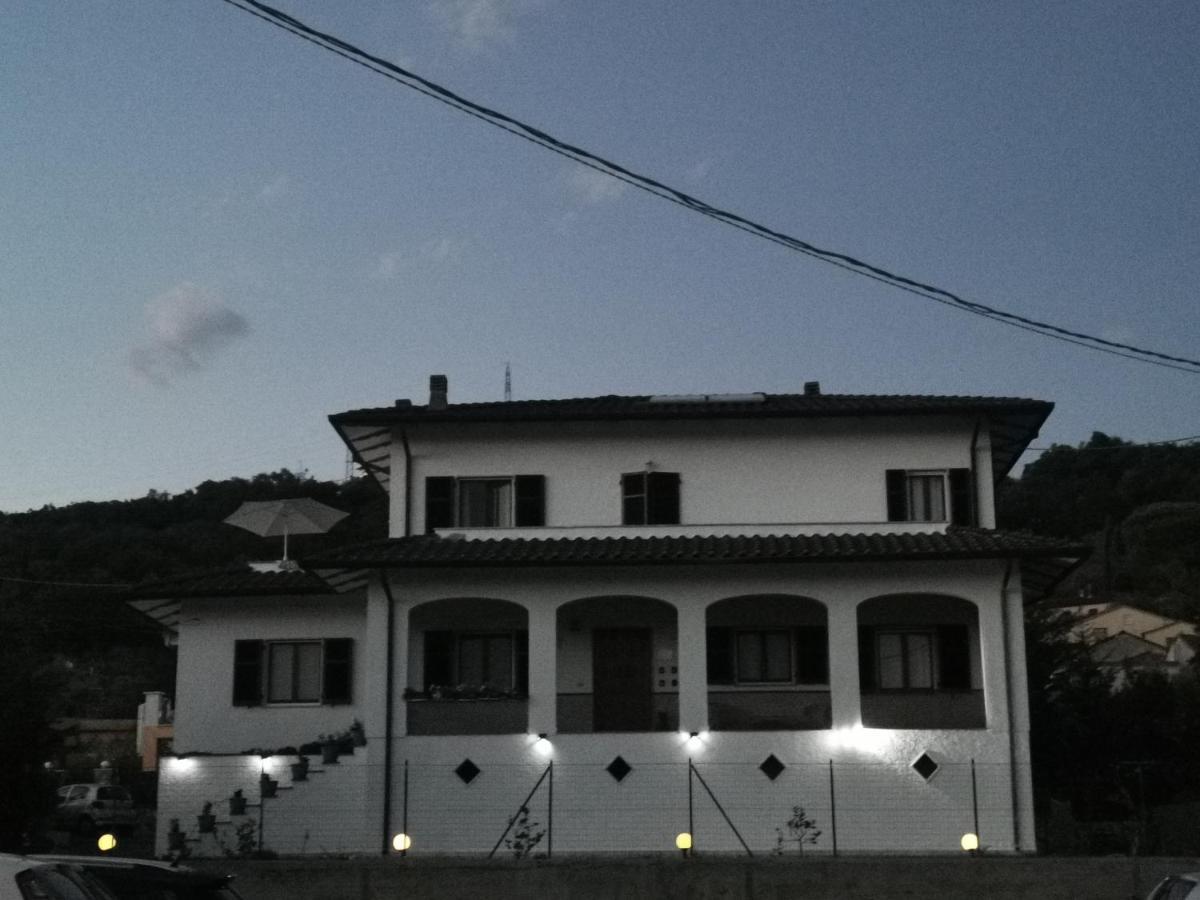 Villa Flora Affittacamere Luni Buitenkant foto