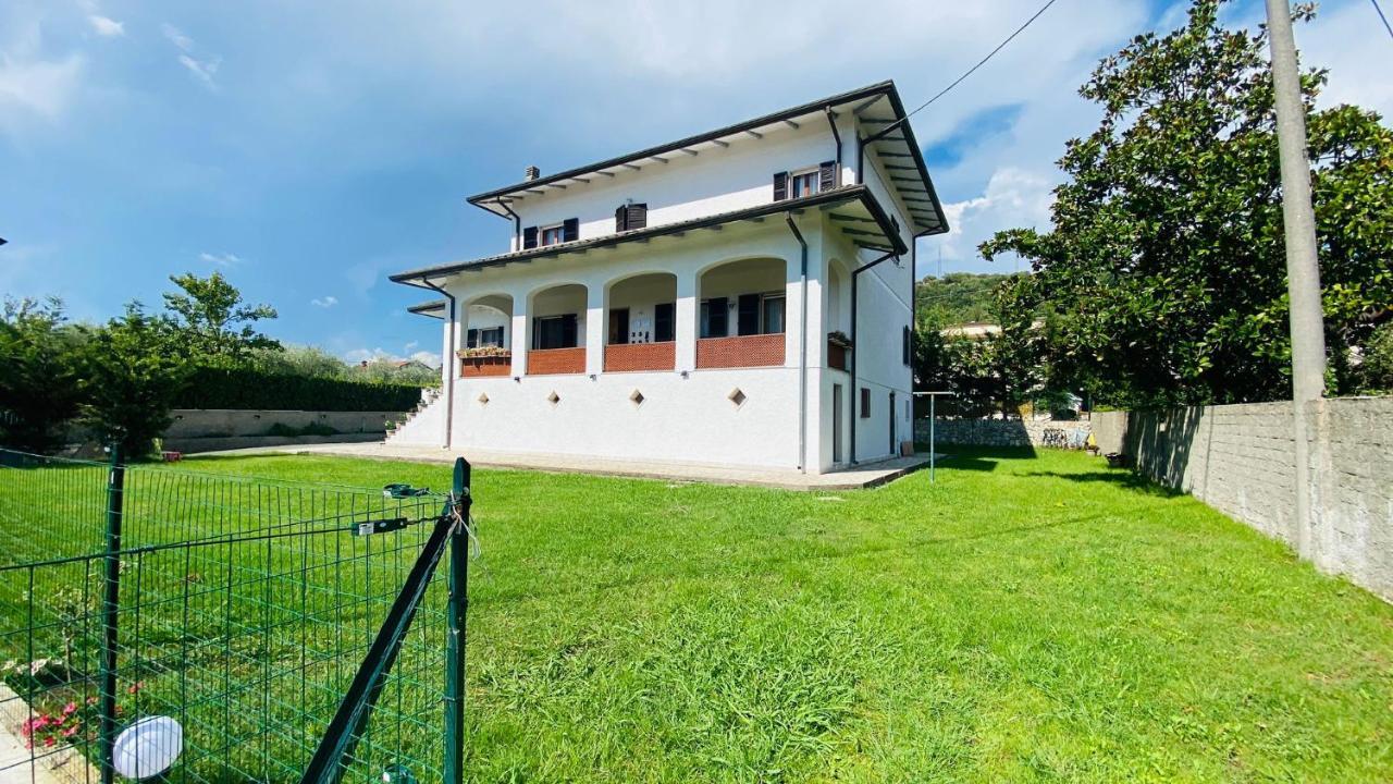 Villa Flora Affittacamere Luni Buitenkant foto