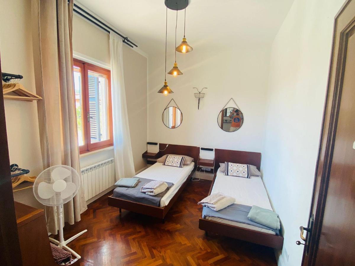 Villa Flora Affittacamere Luni Buitenkant foto