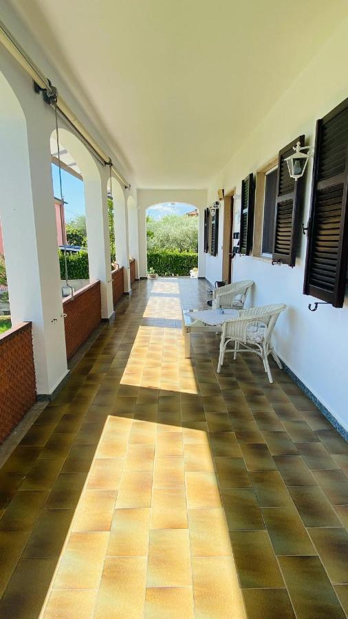 Villa Flora Affittacamere Luni Buitenkant foto