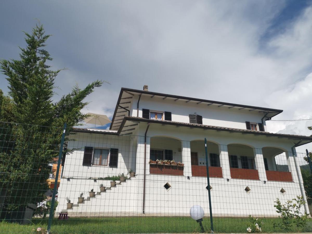 Villa Flora Affittacamere Luni Buitenkant foto
