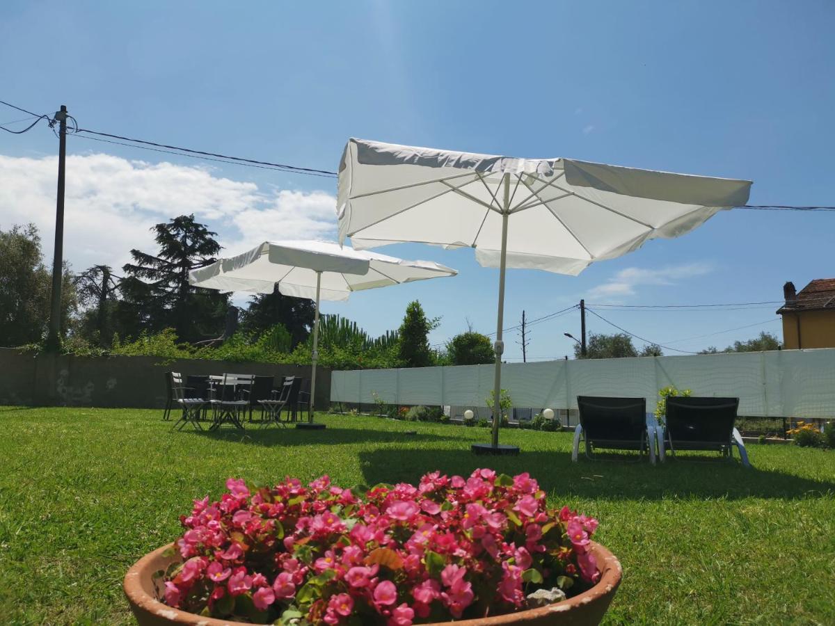 Villa Flora Affittacamere Luni Buitenkant foto