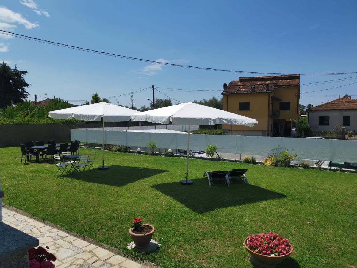 Villa Flora Affittacamere Luni Buitenkant foto